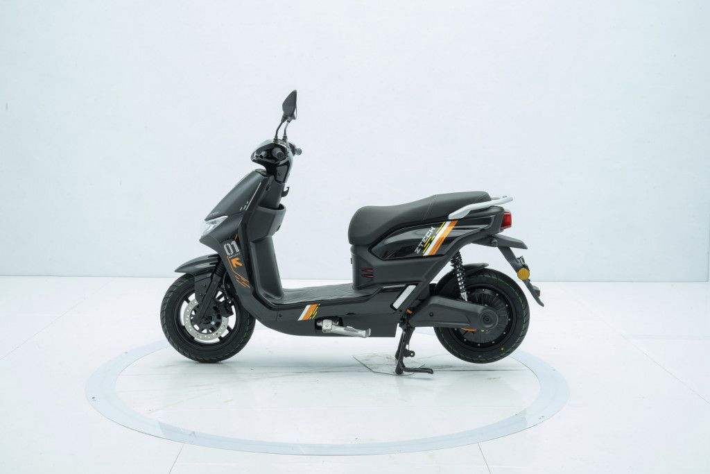 Ztech ZT-38 Yadea T9 electric scooter 2600W graphene battery